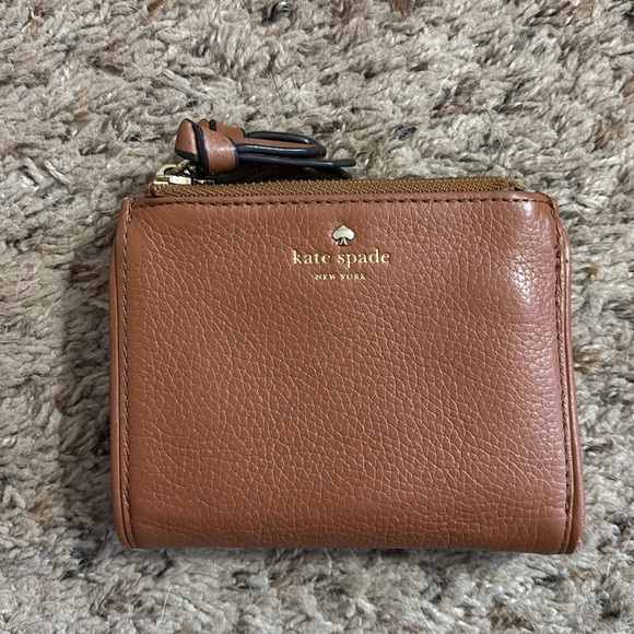 Bifold Kate Spade Wallet - Picture 1 of 4